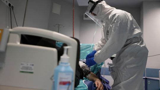 1041 zakażeń koronawirusem, 21 zgonów chorych z COVID-19