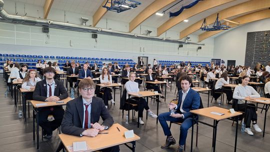 157 maturzystów z II LO w Tomaszowie rozpoczęło finał czterech lat nauki