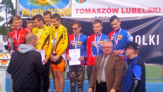 22 medale Torowych Mistrzostw Polski w jeździe szybkiej na wrotkach dla Tomaszowa