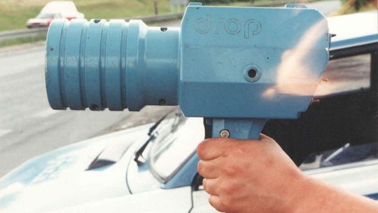 24-latek pędził autem 163 km/h w obszarze zabudowanym; zatrzymano mu prawo jazdy