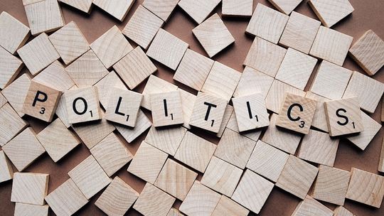 45 proc. Polaków nie utożsamia się z żadną partią