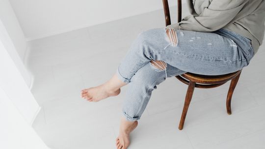 5 sposobów na stylowe zestawienia z jeansami - jak dopasować spodnie do swojego stylu?