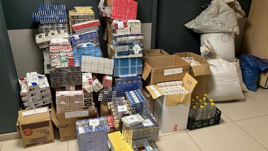 OPOCZYŃSCY KRYMINALNI ZABEZPIECZYLI PONAD 158 TYSIĘCY PAPIEROSÓW