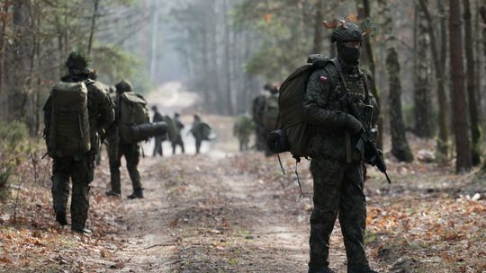 73 proc. mężczyzn za zakazem wyjazdu z Polski w razie ewentualnego konfliktu zbrojnego