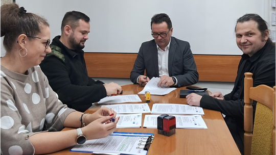 Inowłódz rusza z dużą inwestycją w wodę i kanalizację. Umowy podpisane