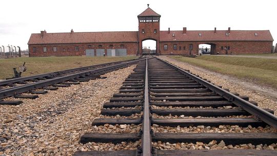 82 lata temu do KL Auschwitz dotarł pierwszy transport więźniarek