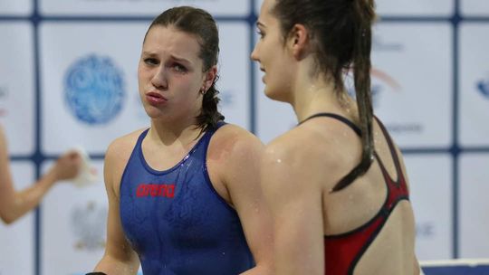 Ada Lewandowska z kolejnymi historycznymi medalami  Mistrzostw Polski w pływaniu, Laura Stępień w finałach.