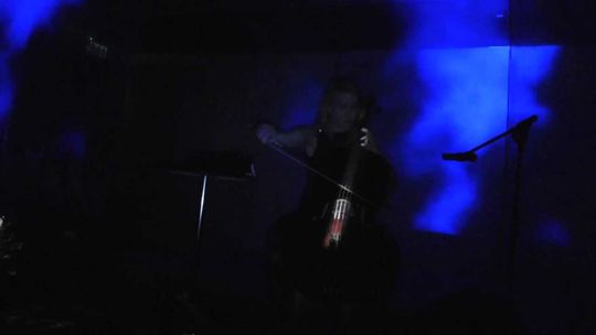 Agata Kurzyk - wiolonczela i elektronika