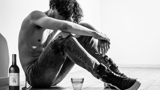 Alkohol najbardziej rozpowszechnioną substancją psychoaktywną u młodzieży. Coraz większa popularność e-papierosów