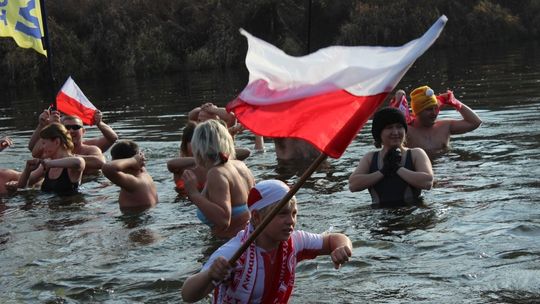 Amber uczcił Święto Niepodległości na wodzie i w wodzie