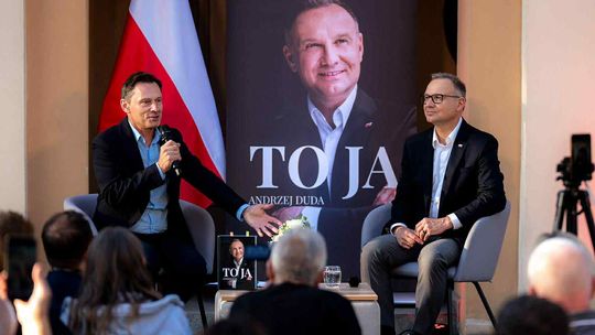 Andrzej Duda spotkał się z mieszkańcami Tomaszowa. Promocja książki „To ja” w muzealnym plenerze