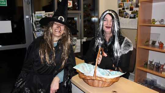 Andrzejkowa zabawa w magicznym lesie /FOTO/
