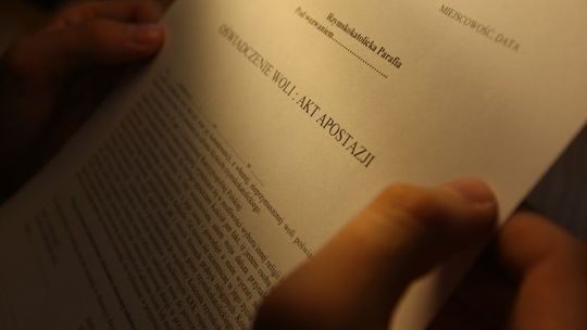 Apostazja po włosku, czyli jak wygrać z Kościołem
