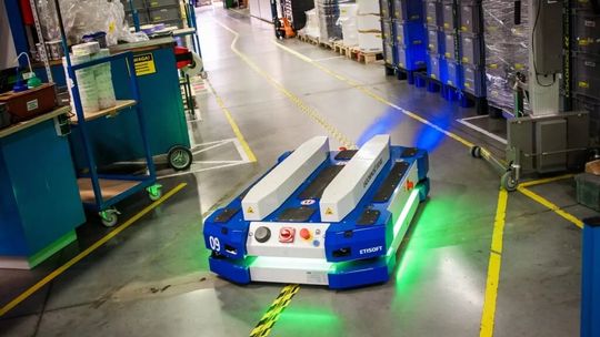 Automatyczna identyfikacja produktów dla poprawy wydajności produkcji i magazynowania