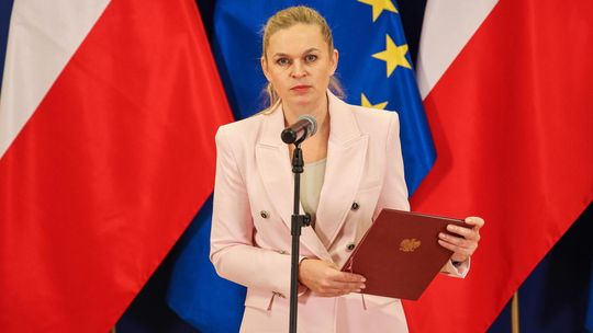 B. Nowacka: pracujemy z MZ nad programem, który przyciągnie psychologów do szkół