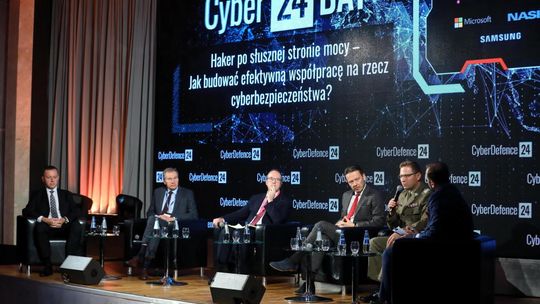 Badanie: 64 proc. dyrektorów i menadżerów polskich firm obawia się cyberataku