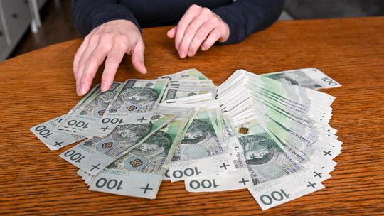 Badanie: 66 proc. Polaków oszczędza; najczęściej mają konto oszczędnościowe