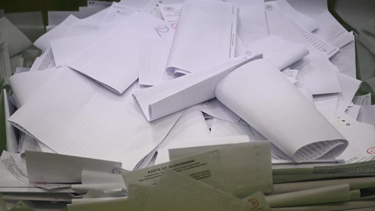 Badanie Ipsos: zdecydowana większość biorących udział w referendum na postawione w nim pytania odpowiedziała przecząco