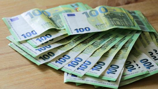 Badanie: spadło poparcie dla wprowadzenia euro w Polsce