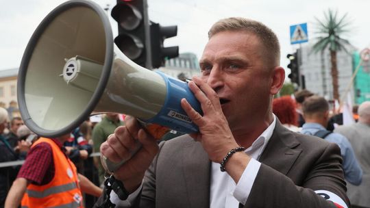 Bąkiewicz wezwany do prokuratury; ma usłyszeć zarzut znieważenia funkcjonariuszy