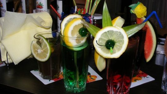 Barman jako atrakcja weselna