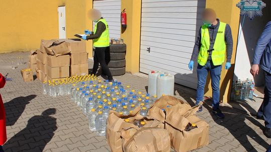 Będą dezynfekować alkoholem z "nielegalu"