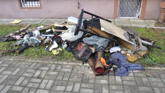 Bezdomny chciał się ogrzać