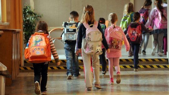 Bezpieczeństwo dzieci w sieci: jak UODO zmienia zasady publikacji zdjęć w szkołach?