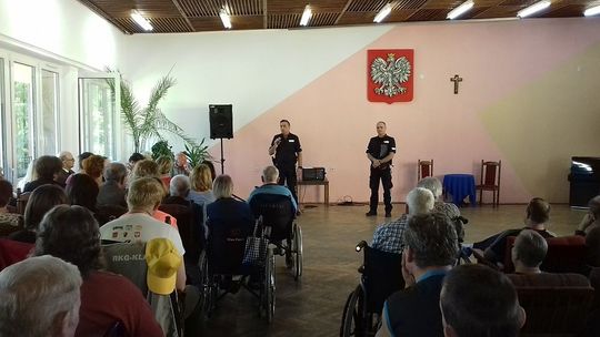 "Bezpieczeństwo, to nasza wspólna sprawa" debata zorganizowana przez tomaszowskich dzielnicowych