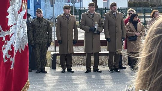 Bieg, apel i hołd pod pomnikami. Region uczcił Narodowy Dzień Pamięci Żołnierzy Wyklętych
