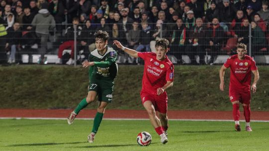 Blisko sensacji w Tomaszowie — Lechia przegrała 1:2 ze Śląskiem w Pucharze Polski po golu Chwałowskiego, czerwonej kartce i paradach Głogowskiego