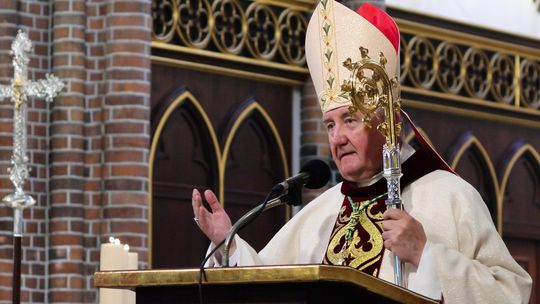 Bp Kamiński: choroba, cierpienie, pandemia - to konkretny człowiek, któremu trzeba służyć
