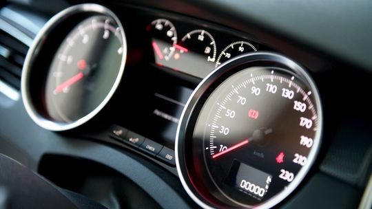 Branża motoryzacyjna domaga się kar dla cofających liczniki