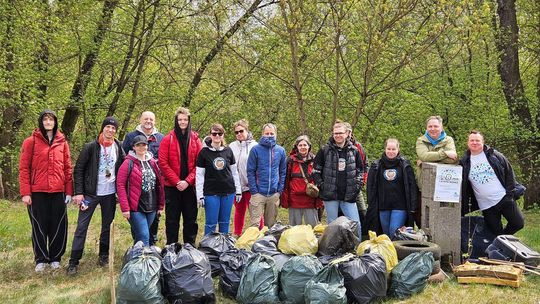 Brzegi Pilicy znów oddychają. Wspólna akcja sprzątania w Tomaszowie Mazowieckim