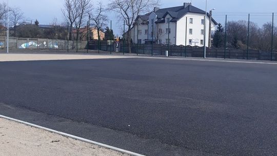 Budowa boiska przy „trzynastce” na finiszu