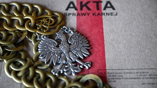 Były nauczyciel odpowie m.in. za prezentowanie pornografii młodzieży