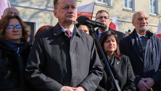 Były szef MON, poseł PiS Mariusz Błaszczak stawił się w prokuraturze
