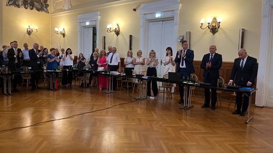 Prezydent z wotum zaufania i absolutorium