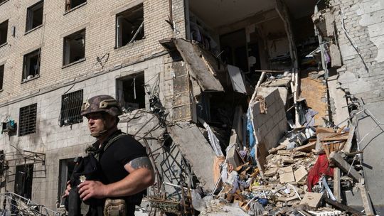 CBOS: 78 proc. badanych uważa, że wojna na Ukrainie zagraża bezpieczeństwu Polski, to mniej niż wiosną