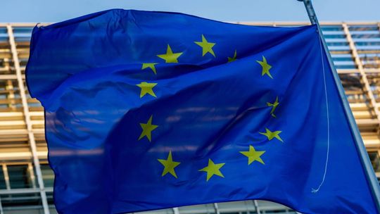 CBOS: 88 proc. popiera członkostwo Polski w Unii Europejskiej, 6 proc. jest przeciwko