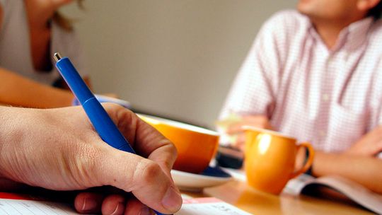 CBOS prześwietlił wyborców. Na PiS głosy wiejskie, miejskie na PO i Petru, bogatych na ZL