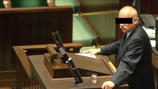 CBŚP zatrzymało byłego wicepremiera i jego syna ws. nielegalnych papierosów