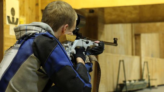 Chcą uczyć dzieci strzelać kosztem edukacji zdrowotnej