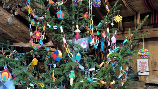 Choinka, która pachnie wspomnieniami i… bibułą