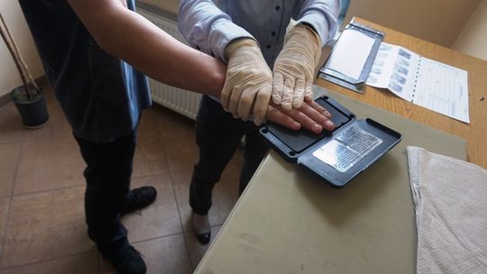 Ci... pijani mężczyźni na kradzionych skuterach