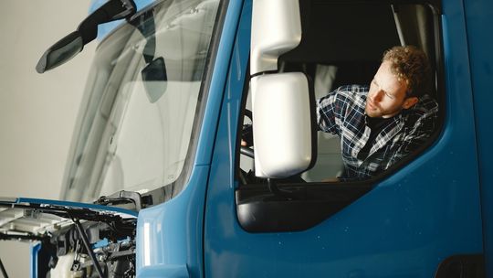 Ciężarówka IVECO do Twojej firmy transportowej - czy warto ją wybrać?