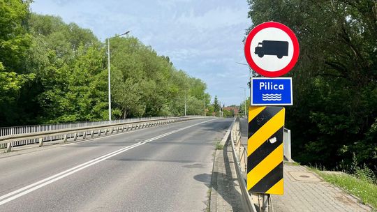 Ciężarówki z piaskiem wrócą na ulice miasta. Ciężarówki z piaskiem wrócą na ulice miasta.