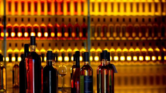 Co drugi młody Polak chce wprowadzenia nocnego zakazu sprzedaży alkoholu na stacjach paliw