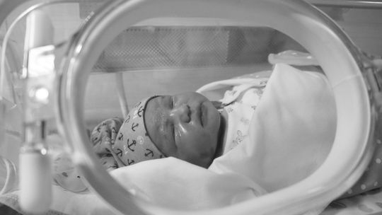 Co dziesiąte dziecko na świecie rodzi się jako wcześniak. Wywołujący zapalenie płuc czy oskrzeli wirus RS jest dla nich śmiertelnie niebezpieczny i groźniejszy niż koronawirus