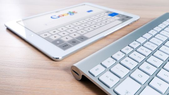Co wpływa na pozycję strony internetowej w Google? Jak skutecznie wypromować firmową witrynę?